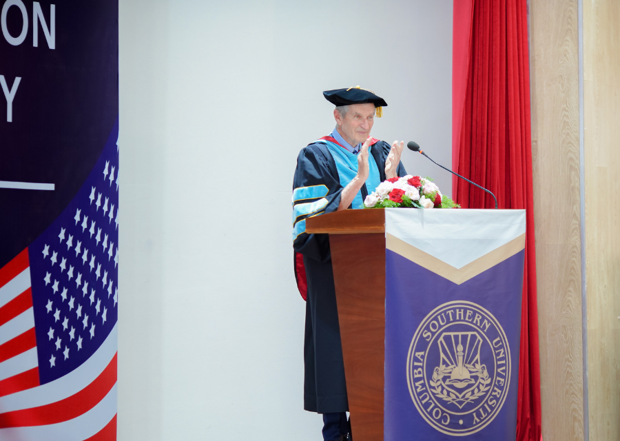 Tiến sĩ Joe Manjone - Phó Hiệu trưởng Phụ trách các chương trình quốc tế